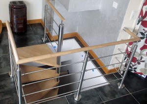 Voici un garde-corps inox à Caen posé pour protéger un escalier