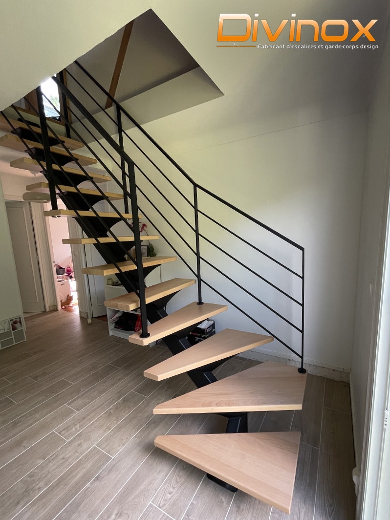 Un escalier métallique avec des marches en béton - Escaliers Décors®